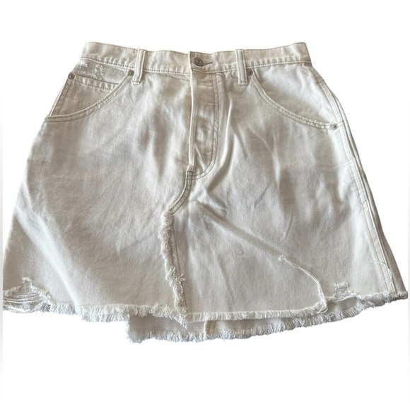 We The Free Dresses & Skirts - 🤍🩶Like New WE THE FREE Frayed Hem Denim mini skirt in cream color. Size 28